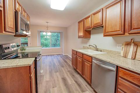 609 Pine Ridge Trails Ct #104, Ballwin, MO 63021 photo 8
