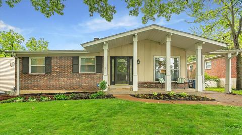 1239 Derbyshire Dr, Manchester, MO 63021 photo 1