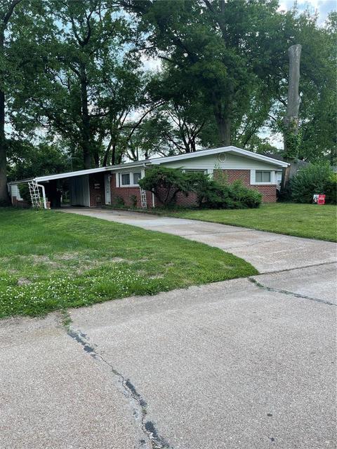 8412 Chalons Ct, Saint Louis, MO 63134 photo 1
