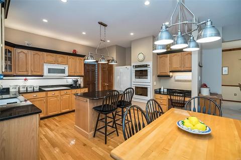 802 Castle Forest Ct, Ballwin, MO 63021 photo 9
