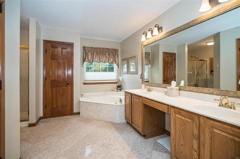 802 Castle Forest Ct, Ballwin, MO 63021 photo 18