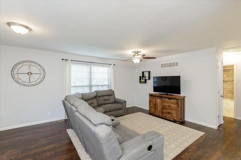 2402 Brookfield Ln, O'fallon, MO 63368 photo 2