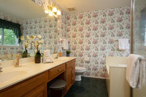 1015 Oak Glen Cir, Ballwin, MO 63021 photo 12