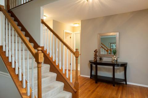 1015 Oak Glen Cir, Ballwin, MO 63021 photo 2