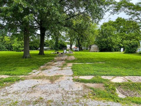 413 E Second St, Staunton, IL 62088 photo 1