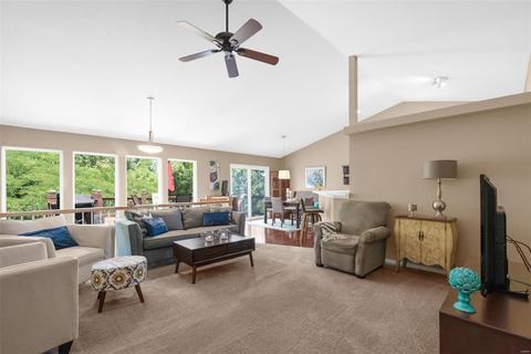 14 Royallridge Ct, O'fallon, MO 63368 photo 2