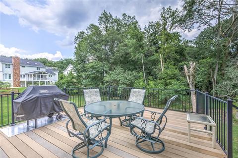 1586 Carman Valley Dr, Ballwin, MO 63021 photo 5