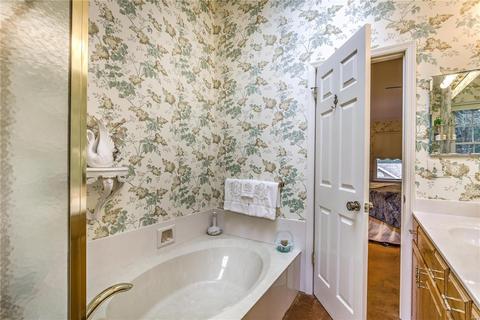 1586 Carman Valley Dr, Ballwin, MO 63021 photo 24
