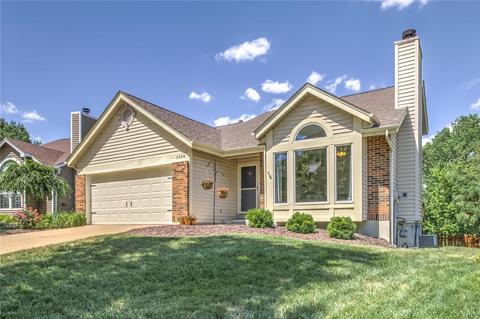 1028 Oak Glen Cir, Ballwin, MO 63021 photo 2