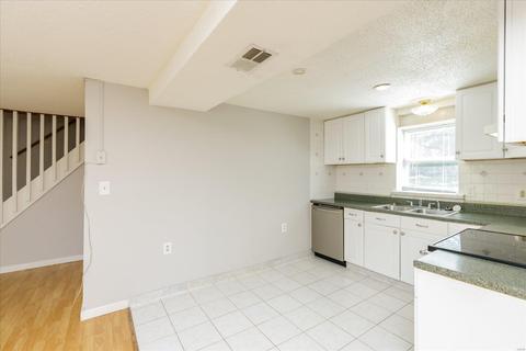 4198 Wright Ave, Saint Ann, MO 63074 photo 4