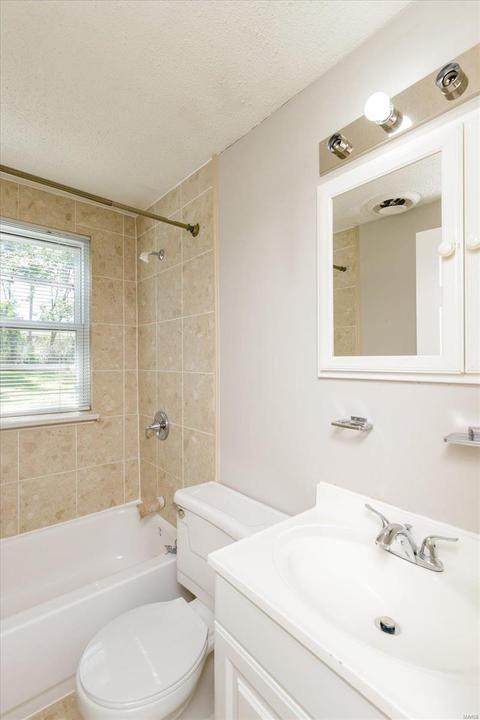 4198 Wright Ave, Saint Ann, MO 63074 photo 8