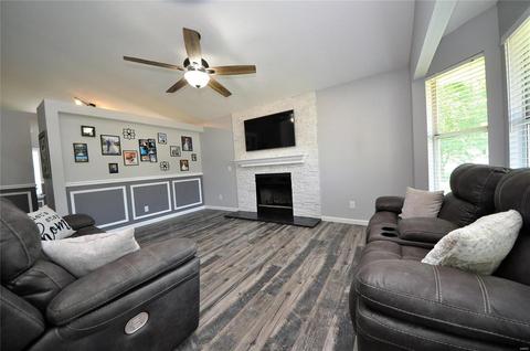 210 Geranium Dr, O'fallon, MO 63366 photo 2