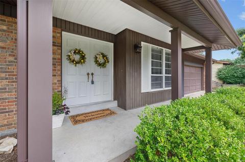 564 Golfwood Dr, Ballwin, MO 63021 photo 2