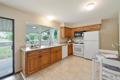 564 Golfwood Dr, Ballwin, MO 63021 photo 9