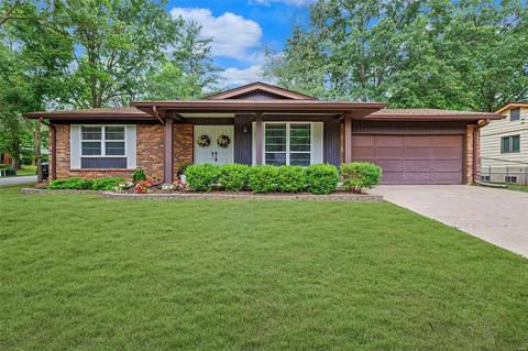 564 Golfwood Dr, Ballwin, MO 63021 photo 1