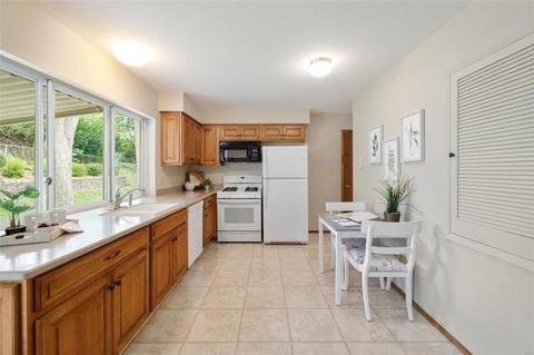 564 Golfwood Dr, Ballwin, MO 63021 photo 8
