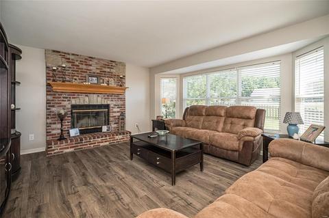 1369 Sunview Dr, O'fallon, MO 63366 photo 2