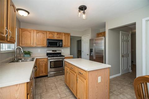 1369 Sunview Dr, O'fallon, MO 63366 photo 3