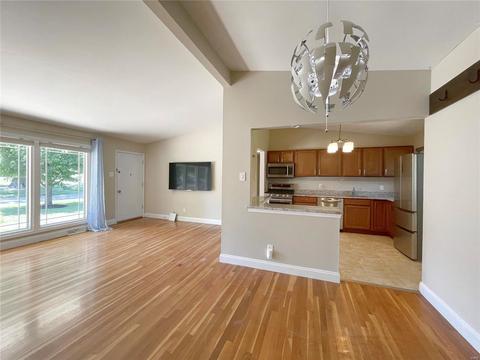1216 Cimarron Dr, Saint Louis, MO 63132 photo 3
