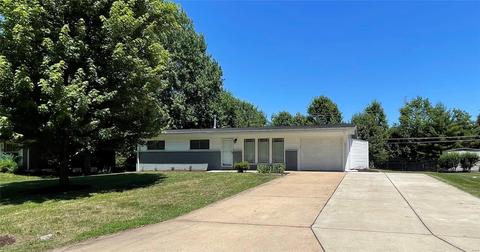 1216 Cimarron Dr, Saint Louis, MO 63132 photo 1