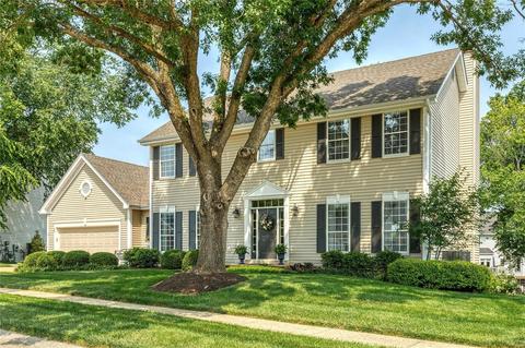 427 Winding Oaks Ct, Ballwin, MO 63021 photo 2
