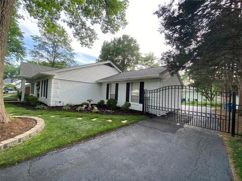 926 Camargo Dr, Ballwin, MO 63011 photo 2