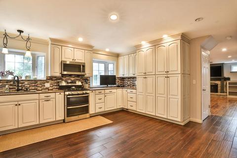 111 Lea Meadows Dr, Ballwin, MO 63011 photo 9