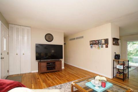 811 Bordeaux, Ballwin, MO 63011 photo 5