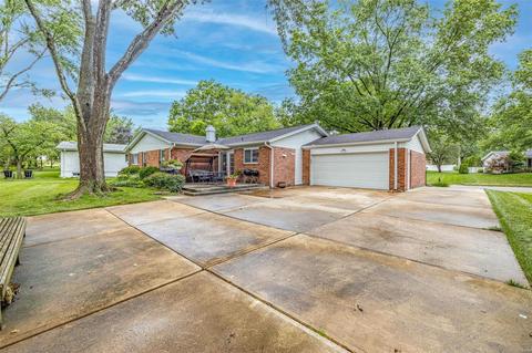 426 Claymont Dr, Ballwin, MO 63011 photo 2