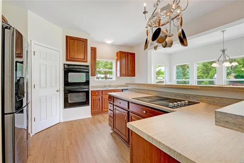 333 Carr Mnr, Ballwin, MO 63021 photo 8