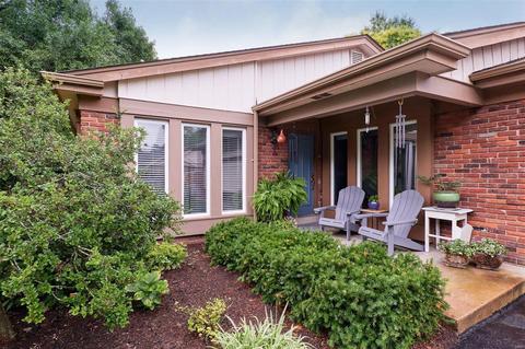 1044 Del Ebro, Ballwin, MO 63011 photo 3