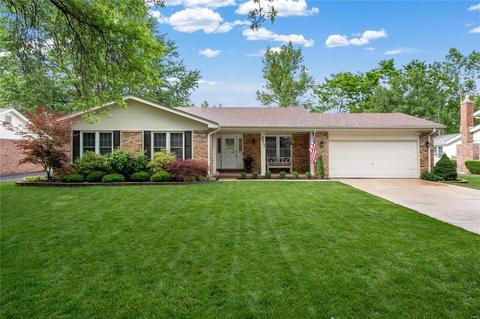 271 Spring Oaks Dr, Ballwin, MO 63011 photo 1