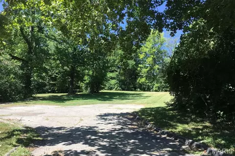 18 Sona Ln, Creve Coeur, MO 63141