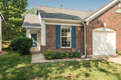 1529 Forest Springs Dr, Ballwin, MO 63021 photo 2