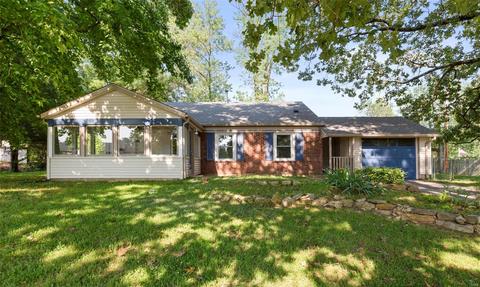 905 Crestland, Ballwin, MO 63011 photo 2