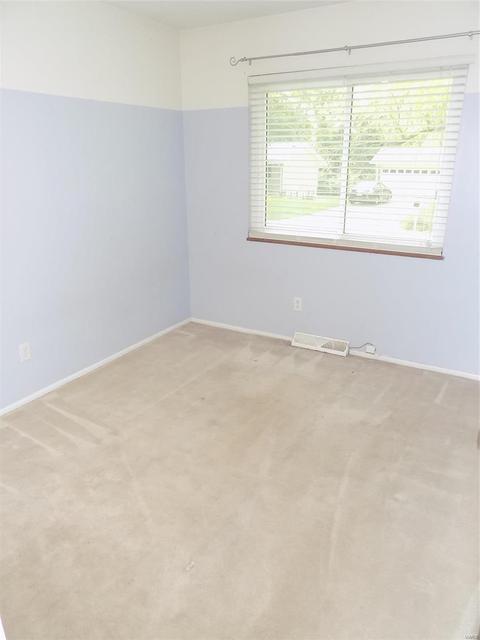 33 Roland Ave, Ballwin, MO 63021 photo 18