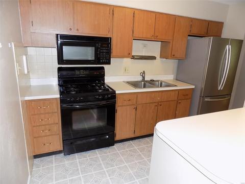 33 Roland Ave, Ballwin, MO 63021 photo 13