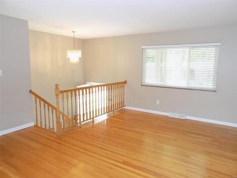 33 Roland Ave, Ballwin, MO 63021 photo 8