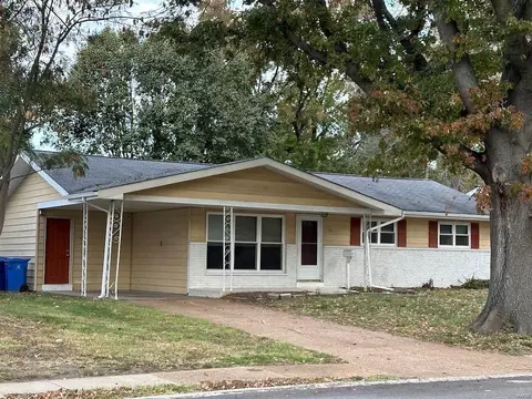 725 Paul Ave, Florissant, MO 63031