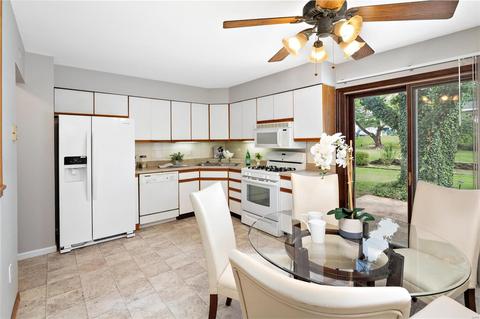 61 Roland Ave, Ballwin, MO 63021 photo 6