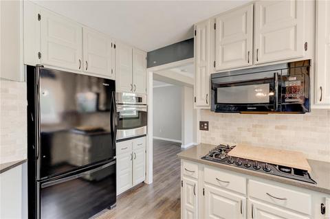 808 Pine Village Ct, Ballwin, MO 63021 photo 8