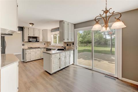 808 Pine Village Ct, Ballwin, MO 63021 photo 10