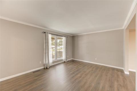 808 Pine Village Ct, Ballwin, MO 63021 photo 4