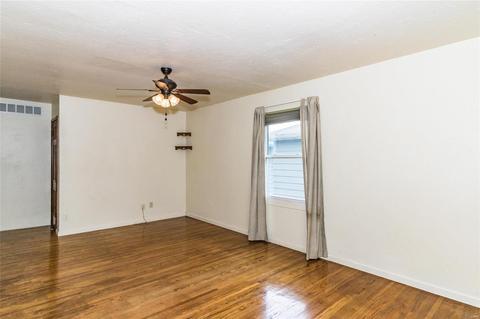 9406 Mackenzie Rd, Saint Louis, MO 63123 photo 2