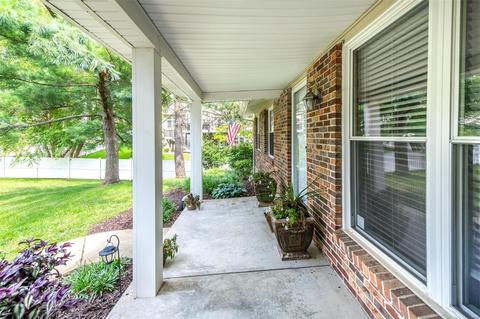 430 Paula Vale, Ballwin, MO 63021 photo 2