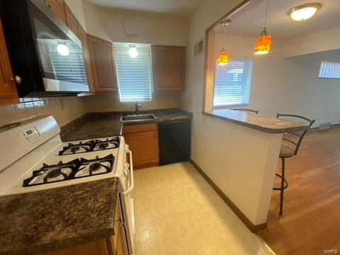 1026 Commodore, Saint Louis, MO 63117 photo 2