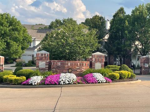 651 Stonebrook Ct, Chesterfield, MO 63005 photo 2