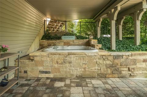 261 Pointe Lansing Ct, Ballwin, MO 63021 photo 14