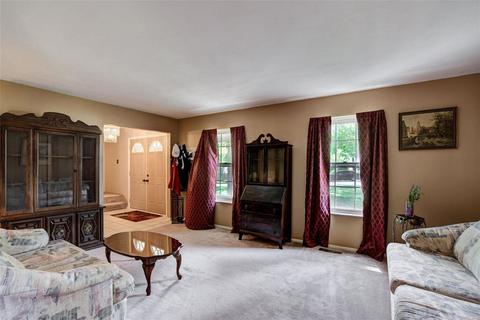 93 Breezeview Dr, Ballwin, MO 63021 photo 2