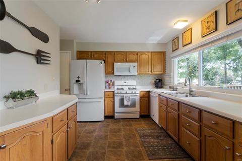 818 Reinke Rd, Ballwin, MO 63021 photo 6